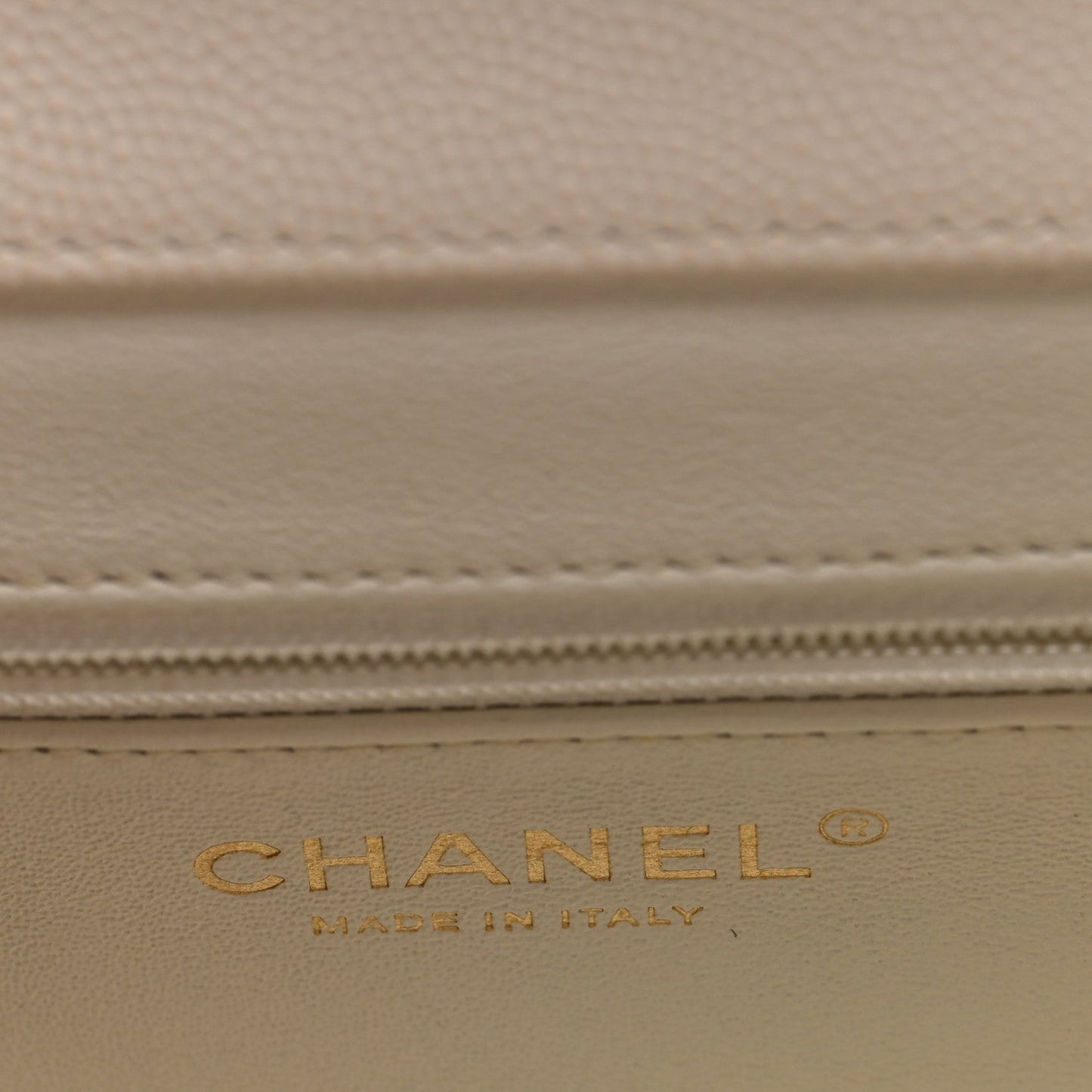 Caviar Quilted Medium Business Affinity Flap White