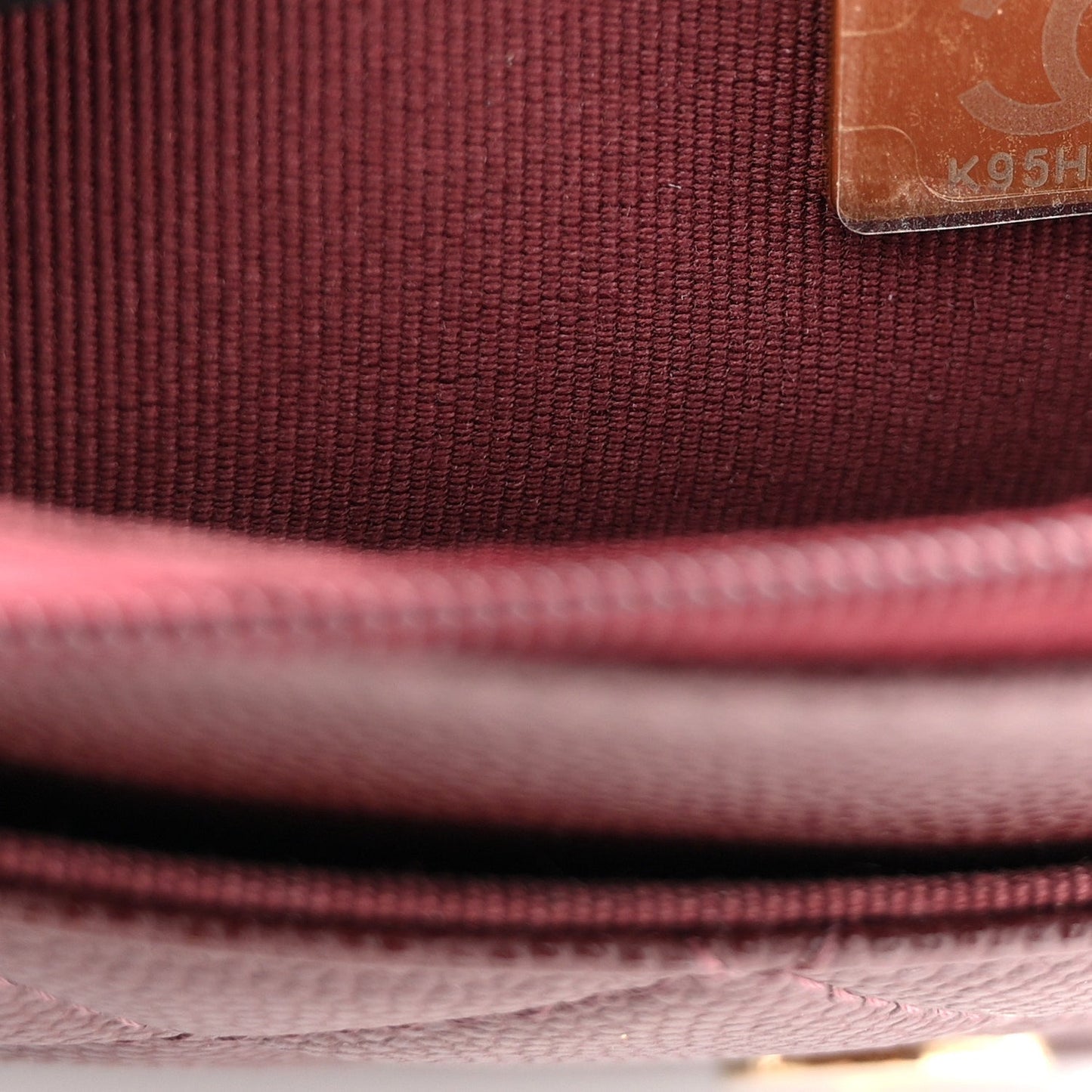 Shiny Caviar Quilted Strass Wallet On Chain WOC Bordeaux