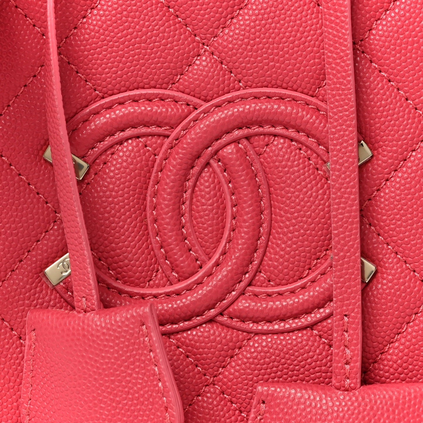 Caviar Quilted CC North South Filigree Vanity Case Pink